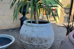 Large-feature-pots